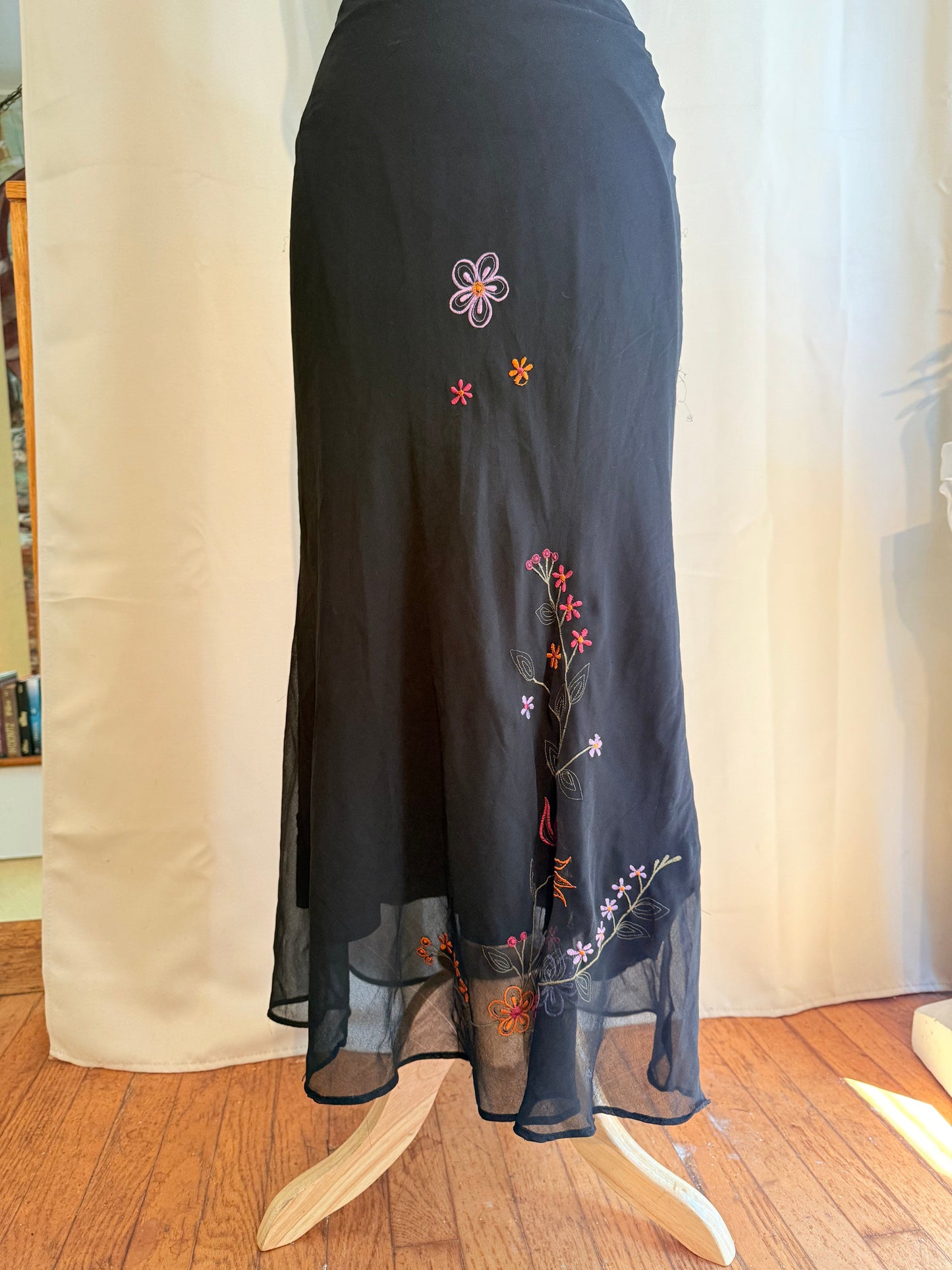 Jade Vintage Skirt 90’s Y2K Black Silk Fairy Dress Floral Embroidery Maxi Skirt 90’s Y2K Black Silk Fairy Dress Floral Embroidery Maxi Skirt
