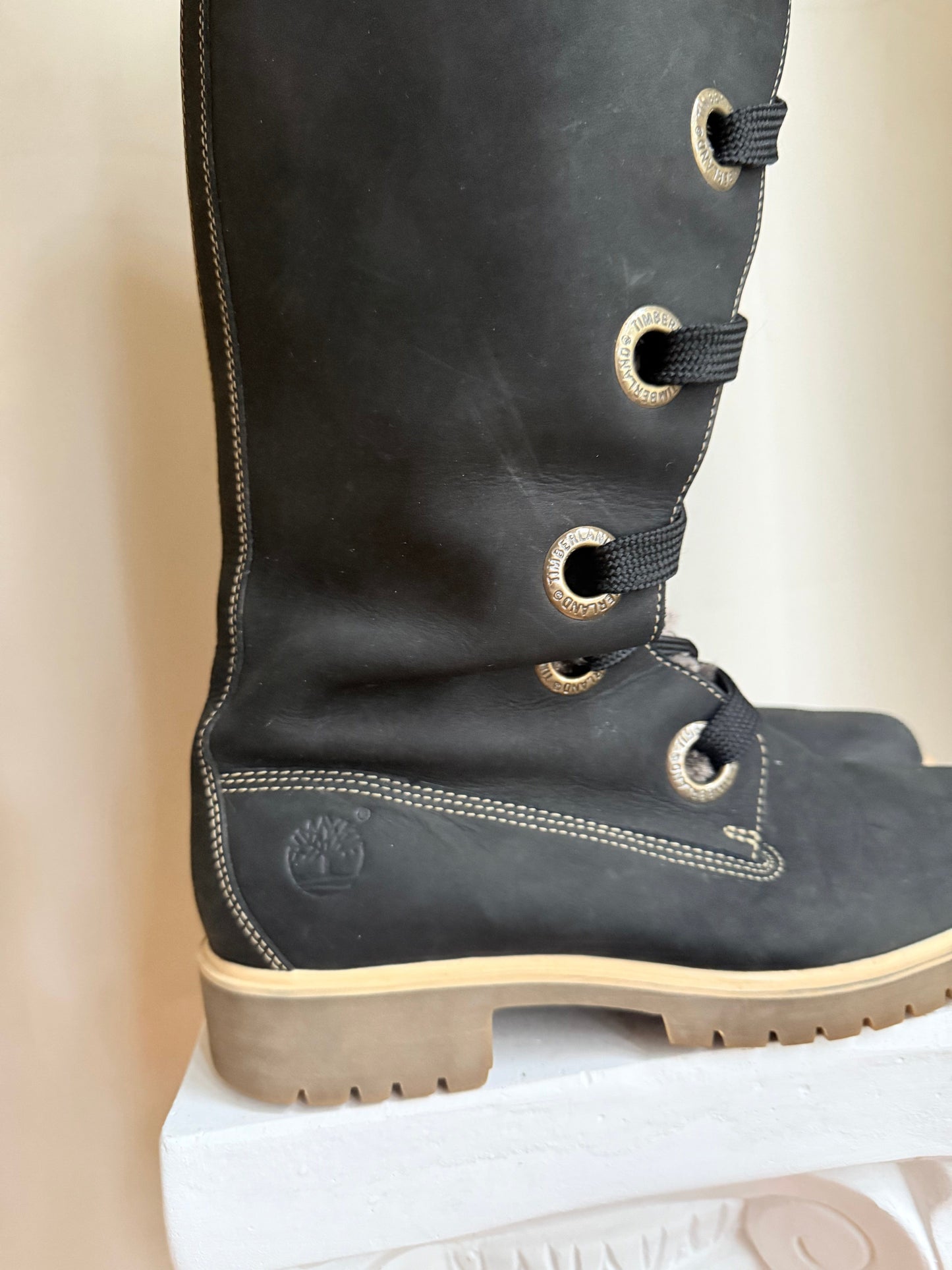 Jade Vintage  boots Black Timberland Winter Leather Boots With Grey Faux Fur Trim Black Timberland Winter Leather Boots With Grey Faux Fur Trim