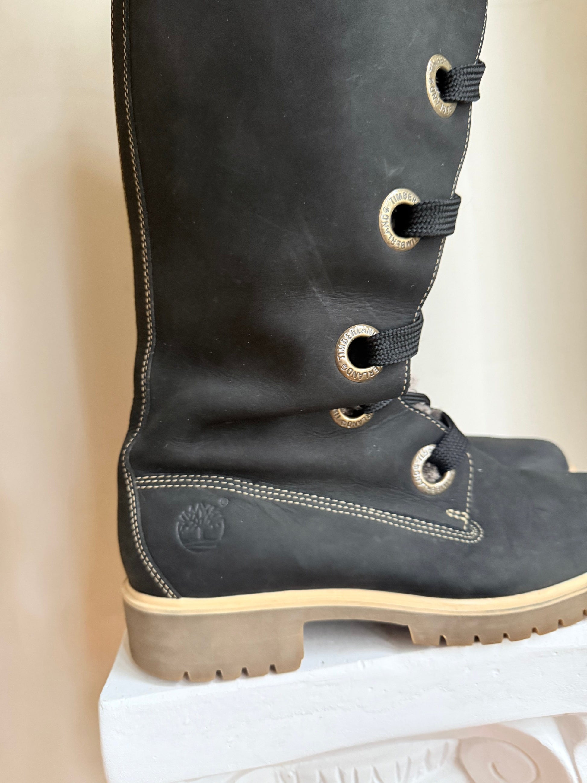 Jade Vintage  boots Black Timberland Winter Leather Boots With Grey Faux Fur Trim Black Timberland Winter Leather Boots With Grey Faux Fur Trim