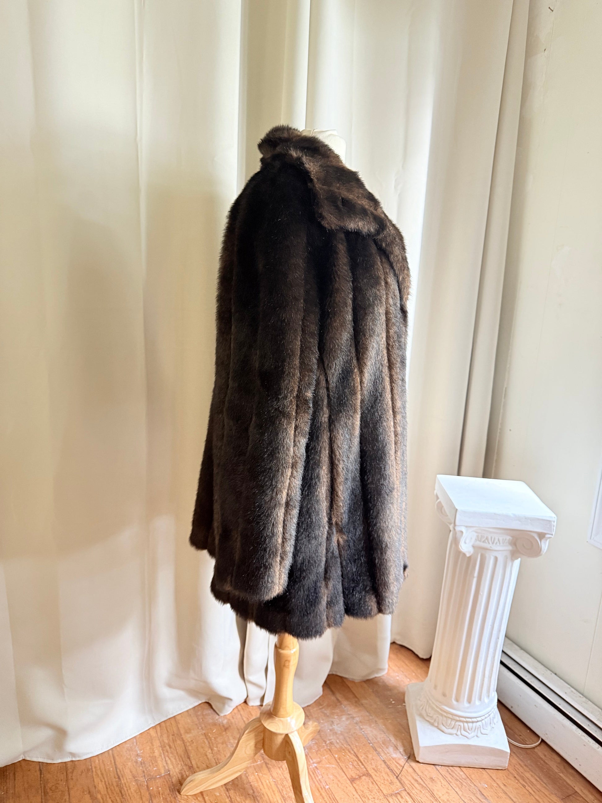 Jade Vintage  faux fur coat Vintage Brown faux fur coat Vintage Brown faux fur coat
