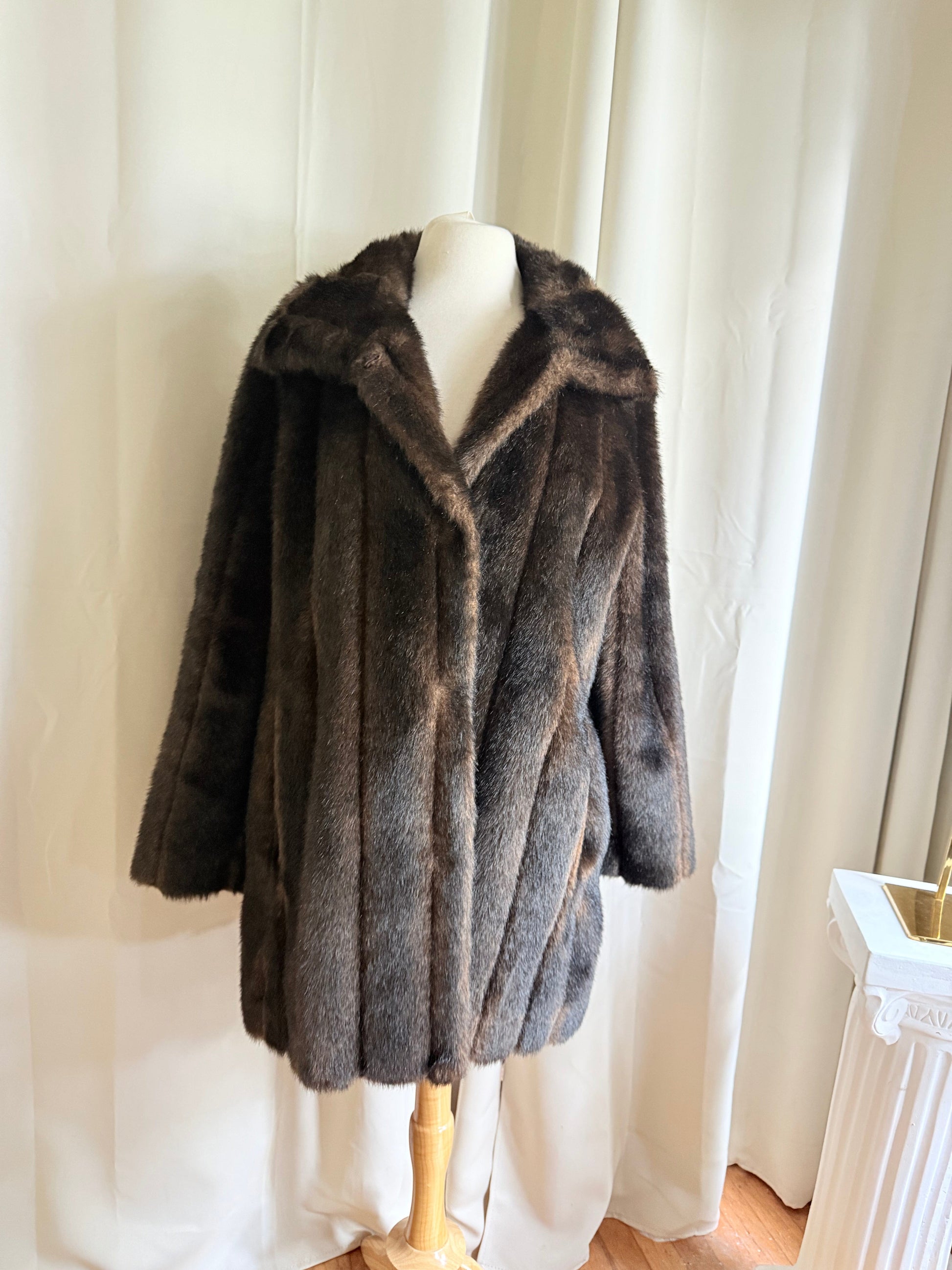 Jade Vintage  faux fur coat Vintage Brown faux fur coat Vintage Brown faux fur coat