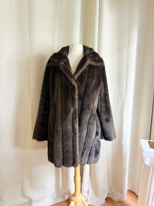 Jade Vintage  faux fur coat Vintage Brown faux fur coat Vintage Brown faux fur coat