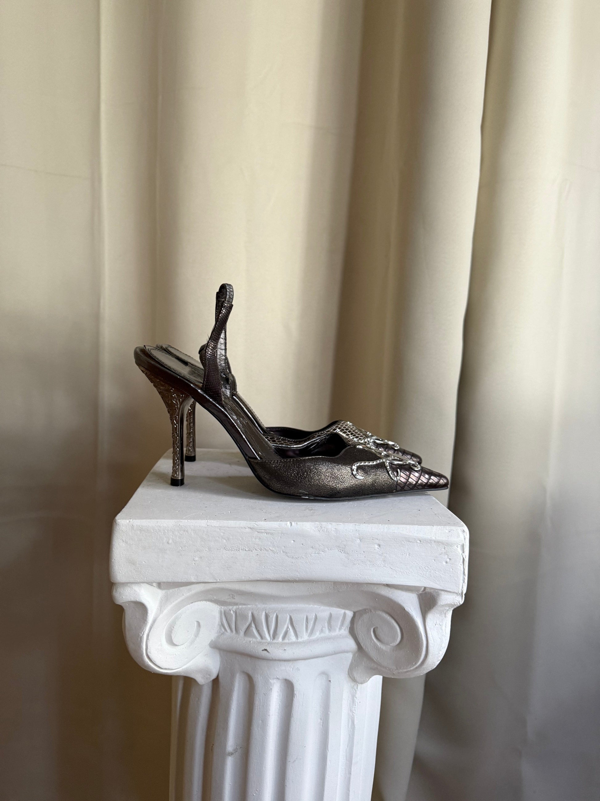 Jade Vintage  Y2k Silver Leather Baby Phat Pointed Toe Heels Y2k Silver Leather Baby Phat Pointed Toe Heels